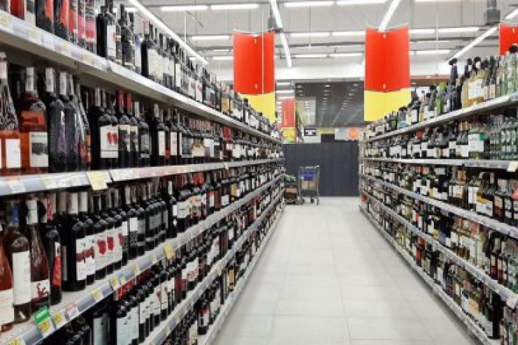 Даже пиво: в Украине могут запретить продавать сигареты и алкоголь в магазинах и супермаркетах